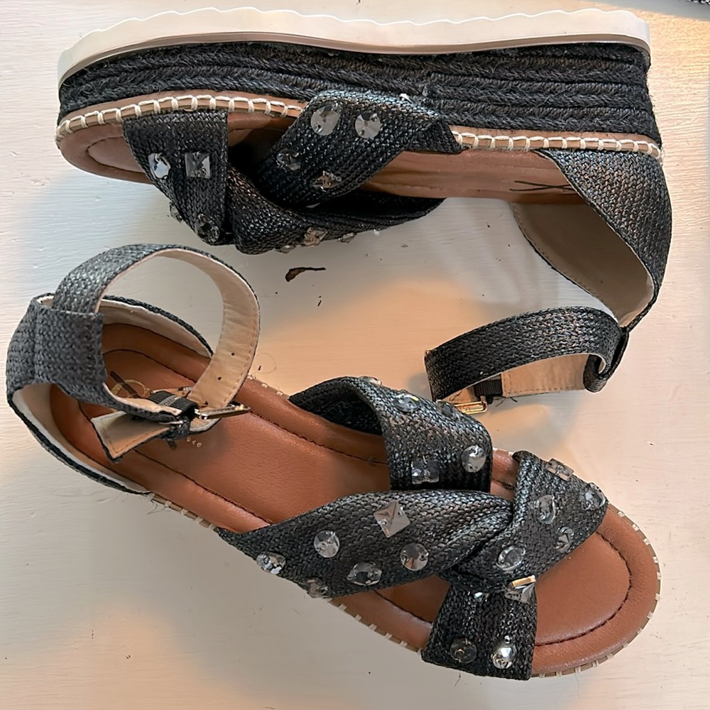 Comfort super cute summer platform sandals with ankle strap and rhinestones 9M